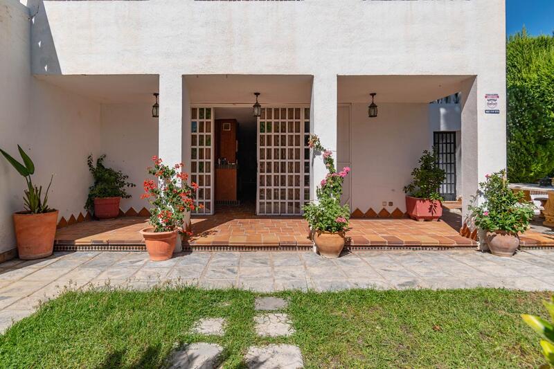 6 bedroom Villa for sale