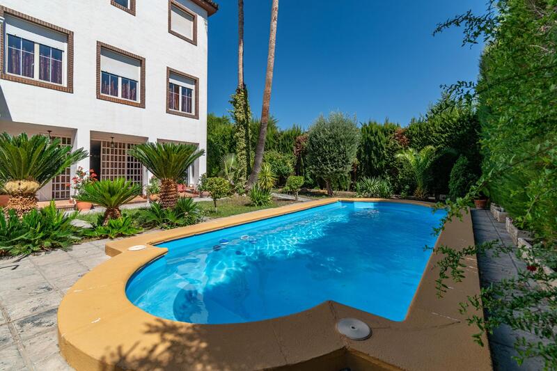 6 bedroom Villa for sale