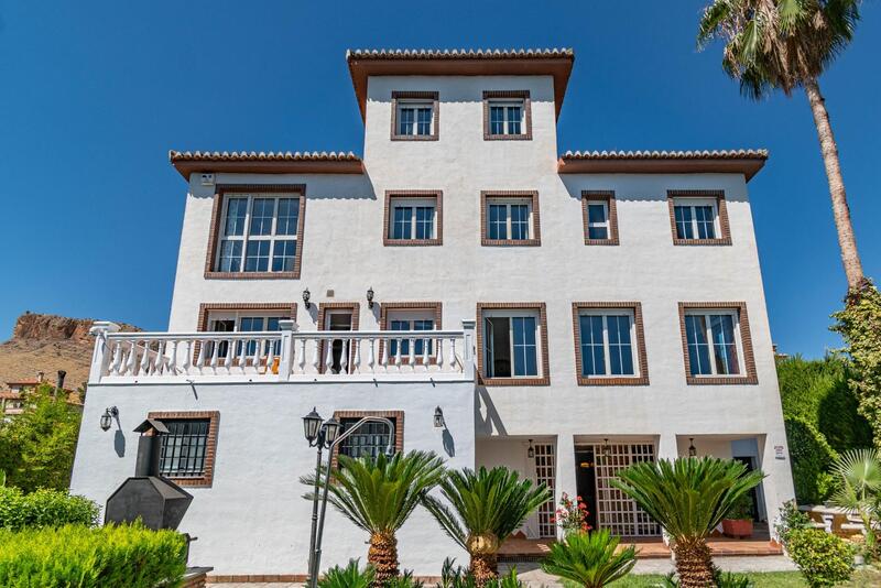 6 bedroom Villa for sale