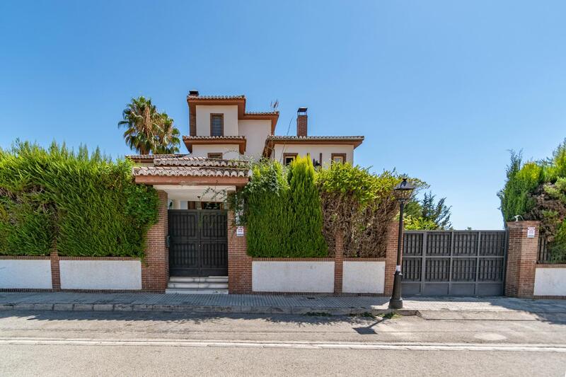 6 bedroom Villa for sale