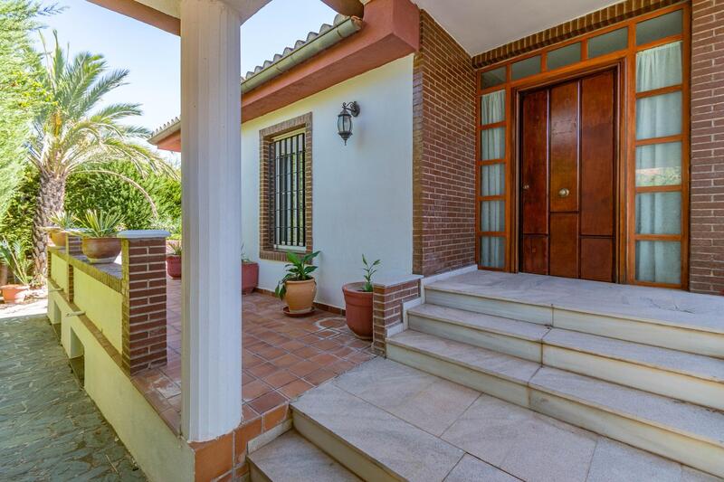 6 bedroom Villa for sale