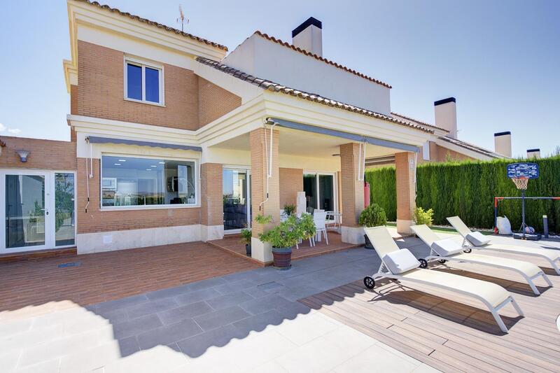 4 Schlafzimmer Villa zu verkaufen