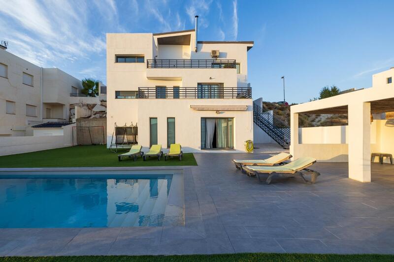 4 Cuarto Villa en venta