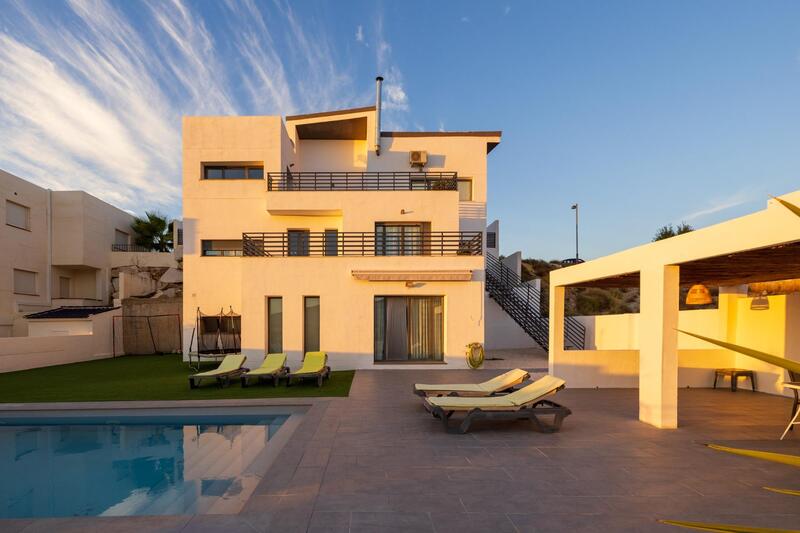 4 Cuarto Villa en venta