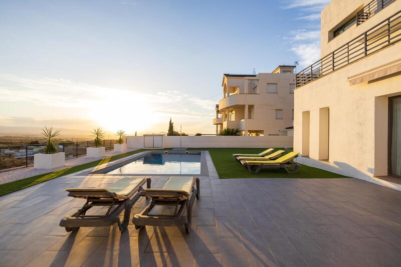4 Cuarto Villa en venta