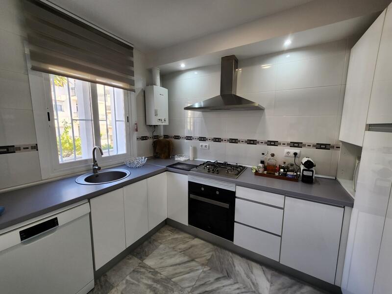 3 slaapkamer Gezinswoning Te koop