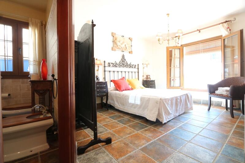 7 bedroom Country House for sale