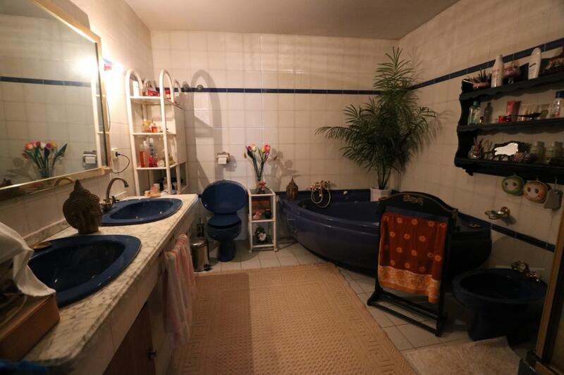 5 slaapkamer Gezinswoning Te koop