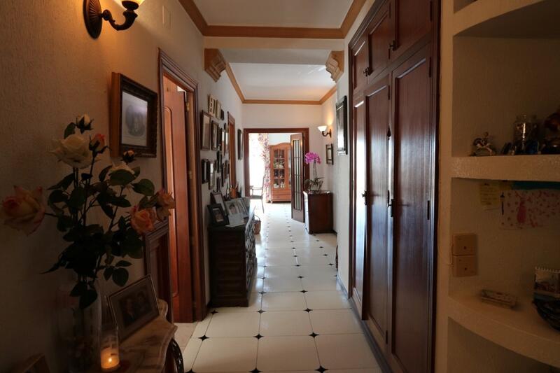 5 slaapkamer Gezinswoning Te koop