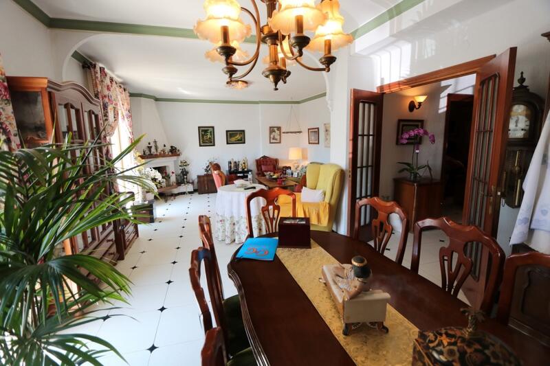 5 slaapkamer Gezinswoning Te koop