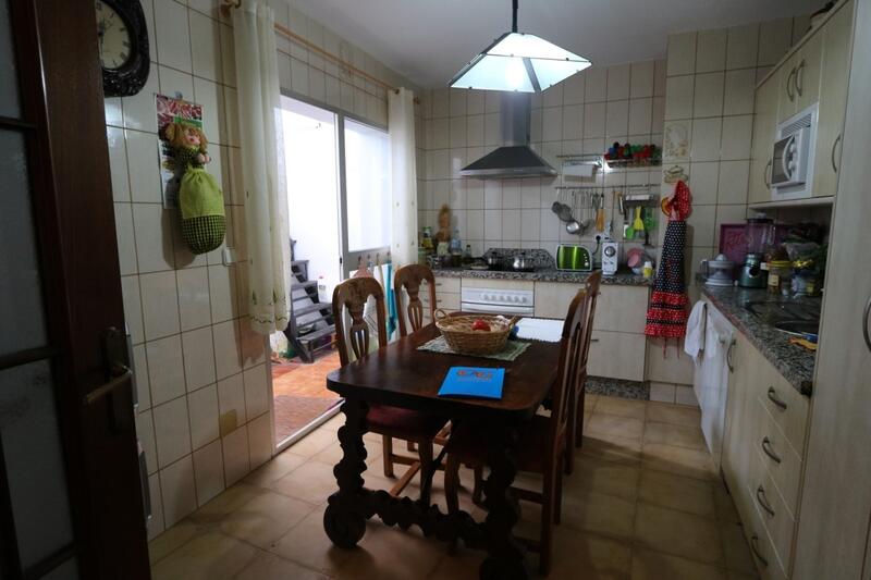 5 slaapkamer Gezinswoning Te koop