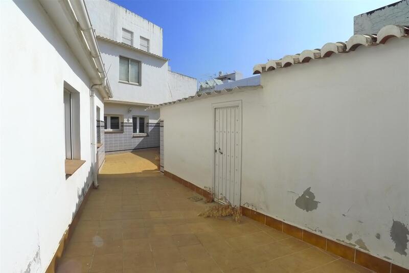 4 bedroom Townhouse for sale