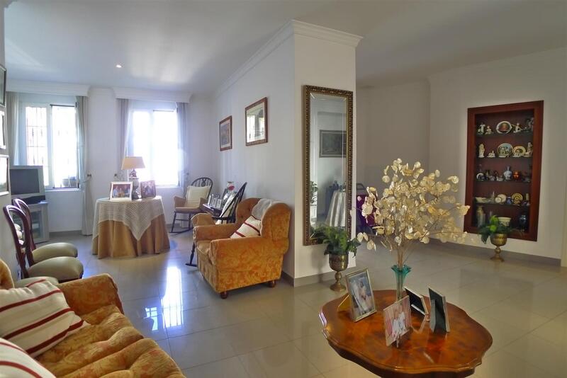 4 bedroom Townhouse for sale