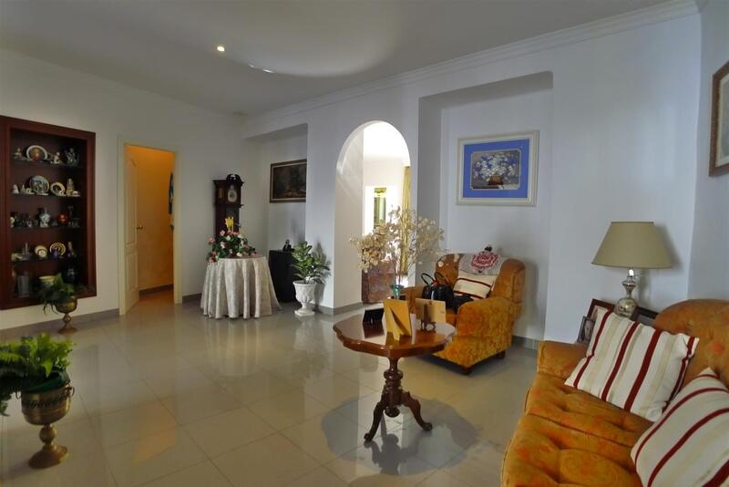 4 bedroom Townhouse for sale