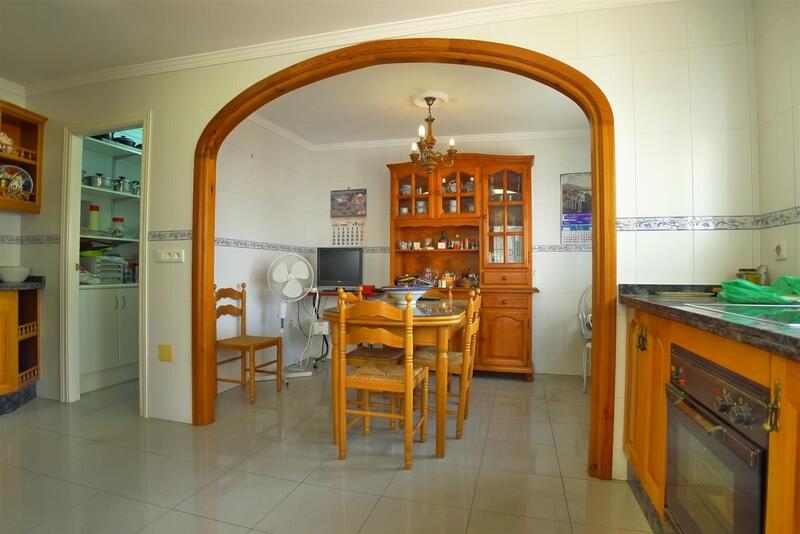 4 bedroom Townhouse for sale