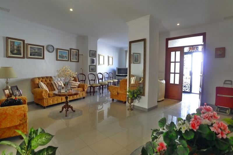 4 bedroom Townhouse for sale