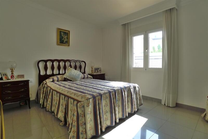 4 bedroom Townhouse for sale