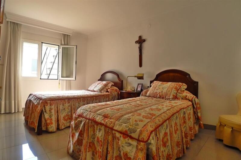4 bedroom Townhouse for sale