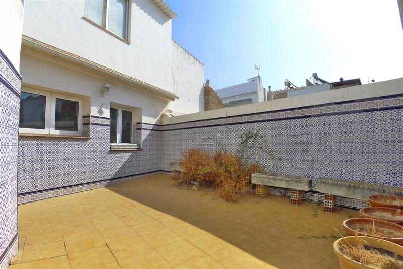 4 bedroom Townhouse for sale