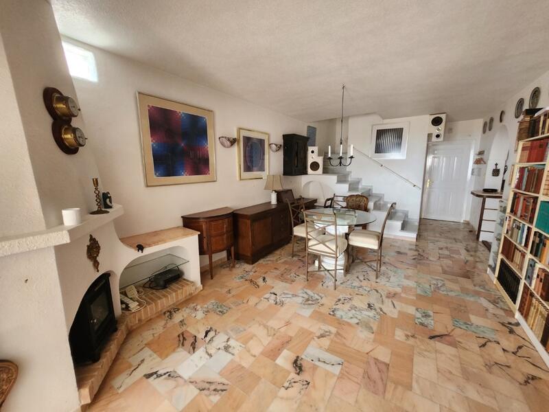 2 bedroom Townhouse for sale