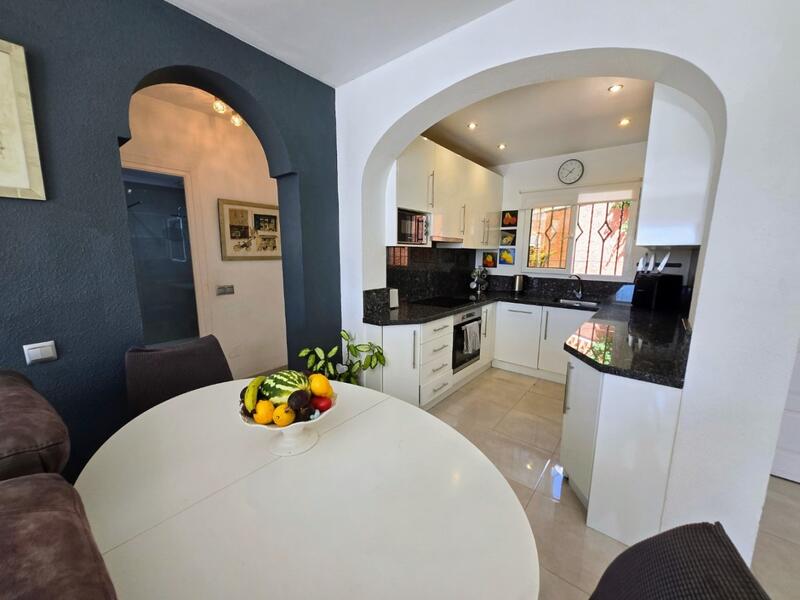 2 bedroom Townhouse for sale