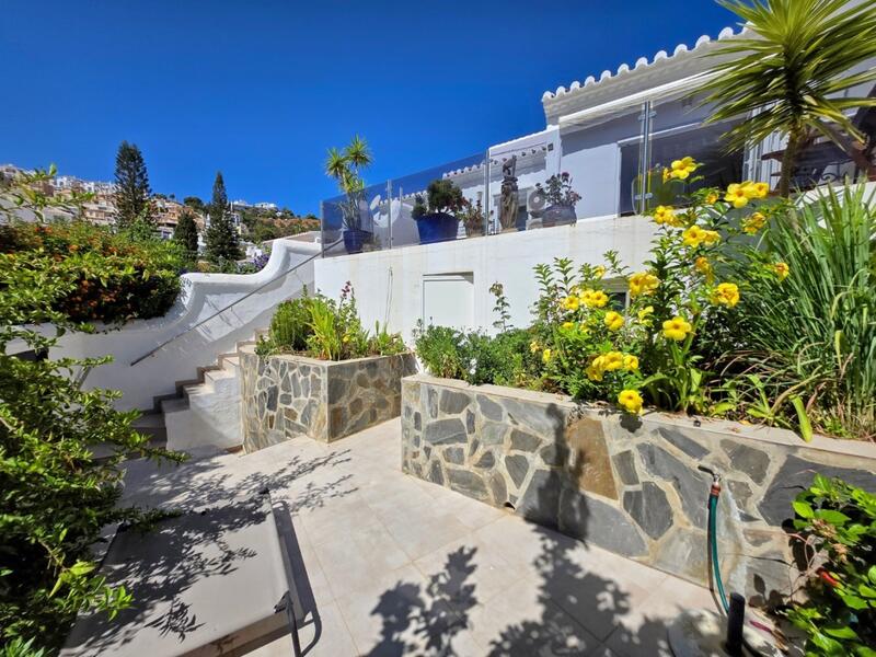 2 bedroom Townhouse for sale