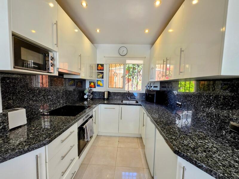 2 bedroom Townhouse for sale