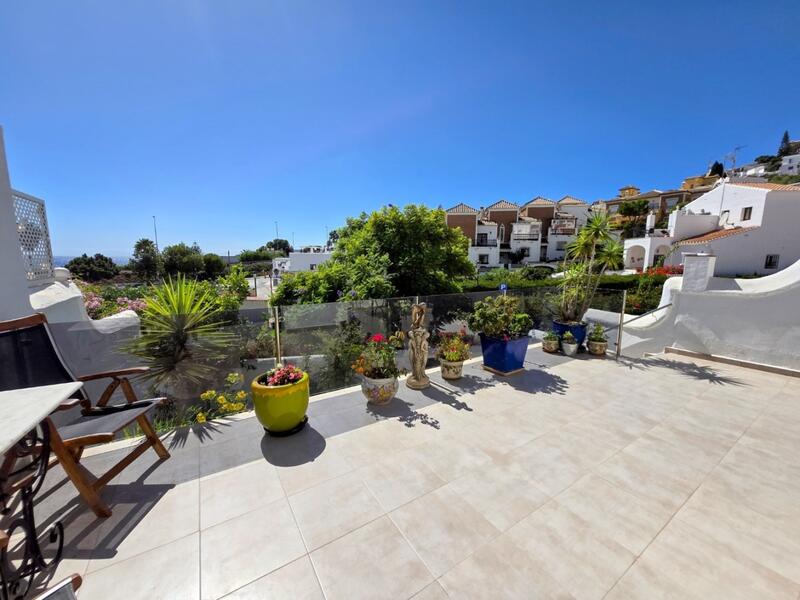 2 bedroom Townhouse for sale