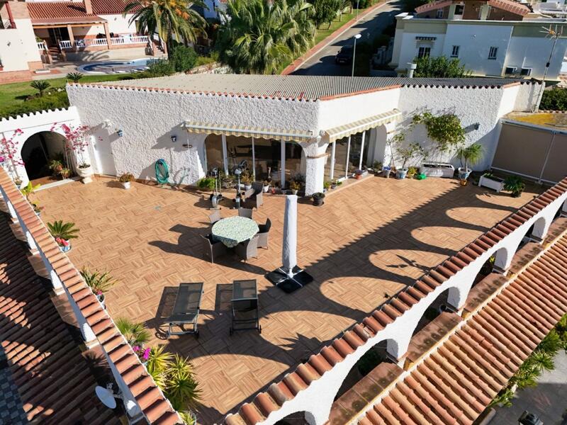 4 Cuarto Villa en venta