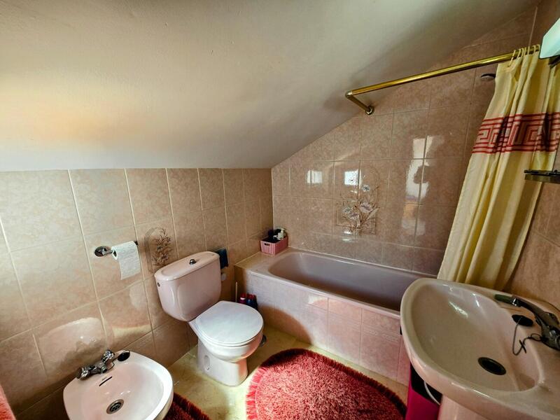 2 bedroom Townhouse for sale