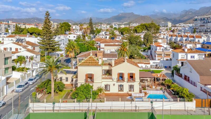 Villa til salgs i Nerja, Málaga