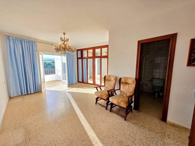 4 bedroom Apartment for sale