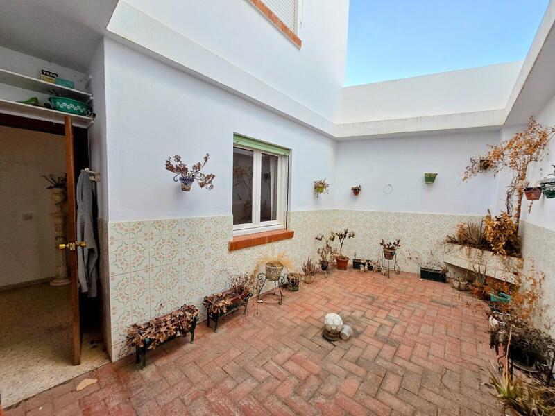 4 bedroom Apartment for sale