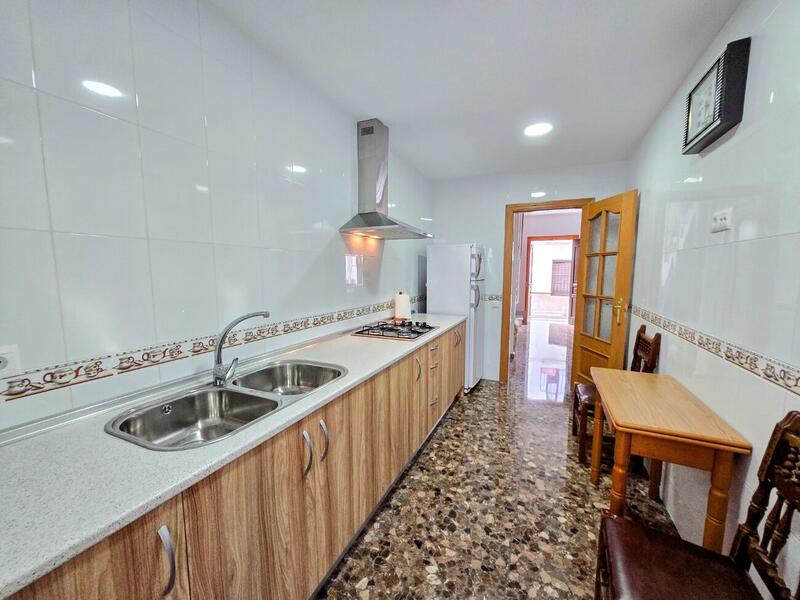 3 slaapkamer Gezinswoning Te koop 3 slaapkamer Gezinswoning Te koop