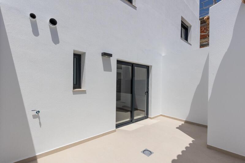 4 bedroom Townhouse for sale