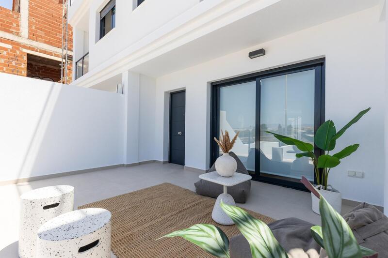 4 bedroom Townhouse for sale