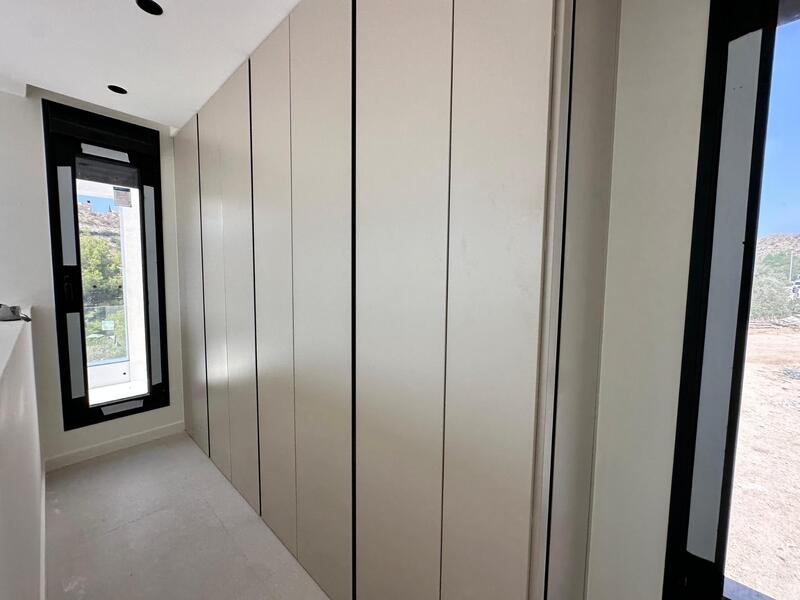 4 slaapkamer Villa Te koop 4 slaapkamer Villa Te koop