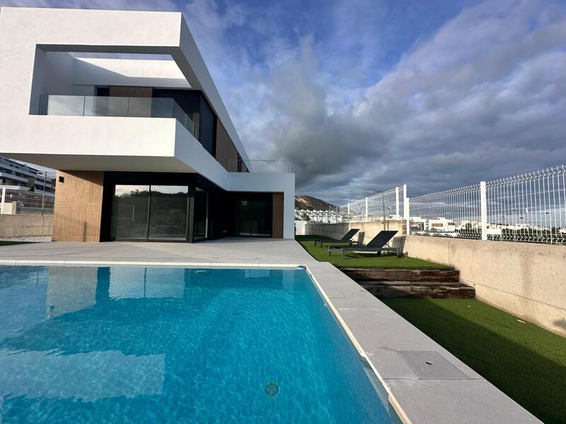 4 slaapkamer Villa Te koop 4 slaapkamer Villa Te koop