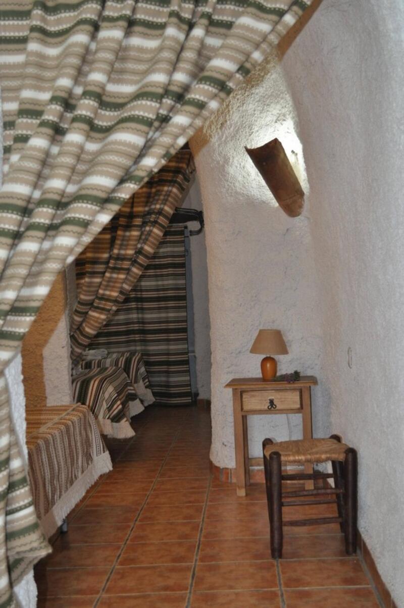 8 soveværelse Grottehus til salg