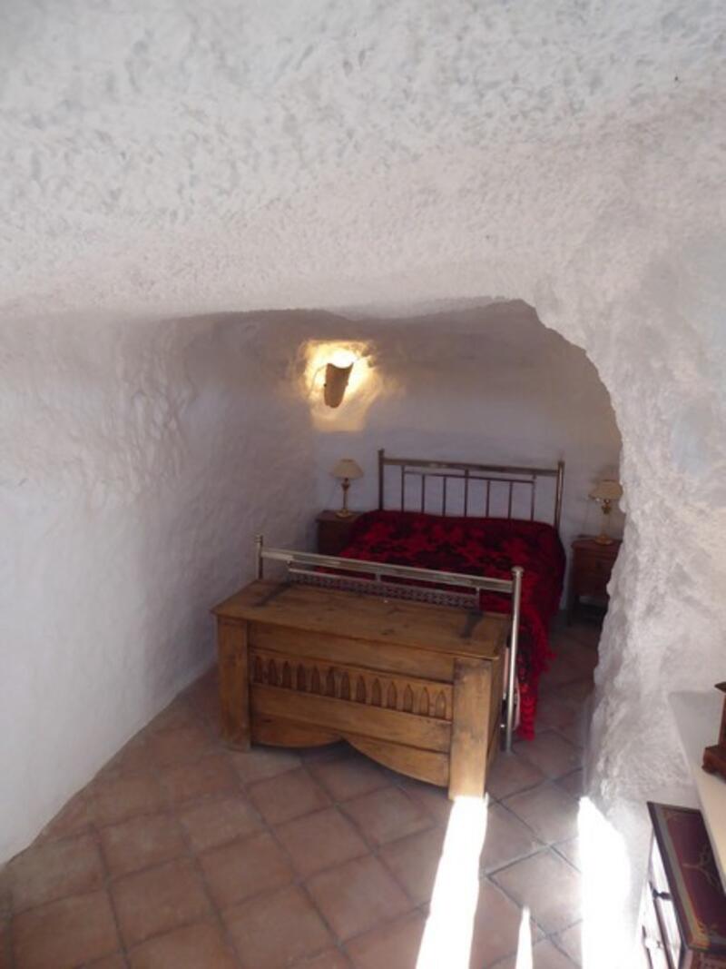 1 спальная комната Дом в пещере продается