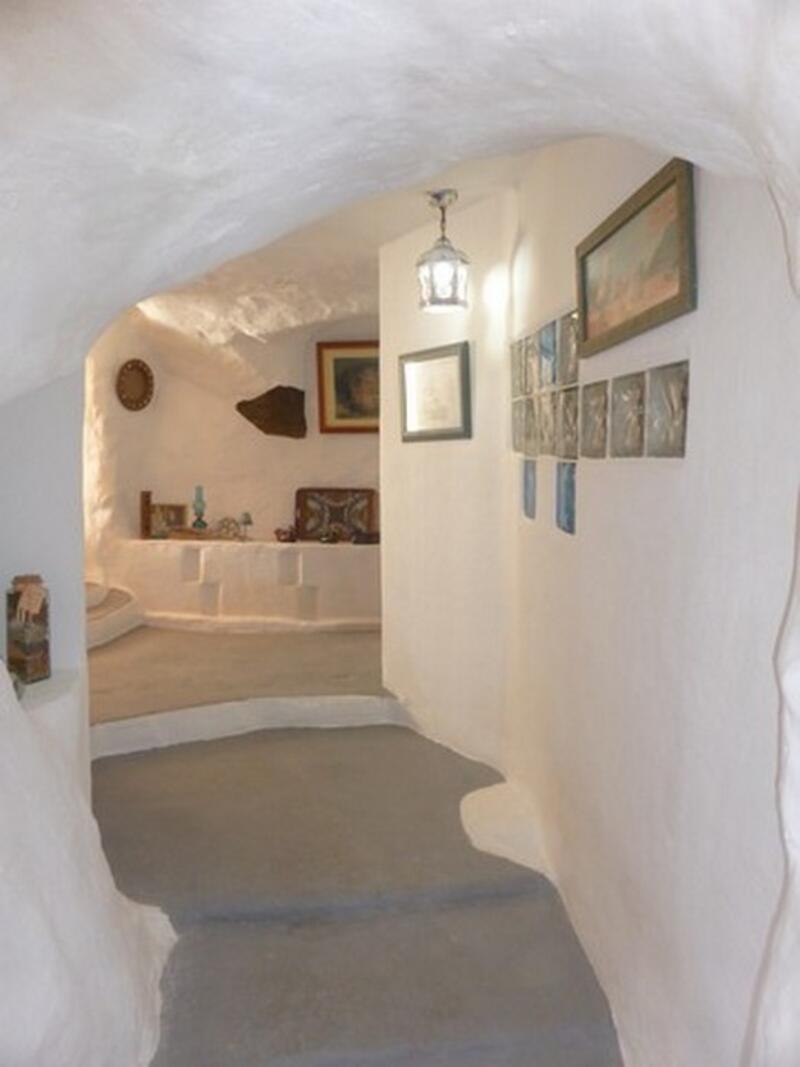 3 спальная комната Дом в пещере продается