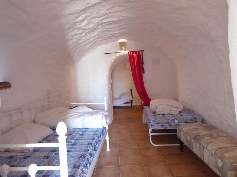 5 soveværelse Grottehus til salg