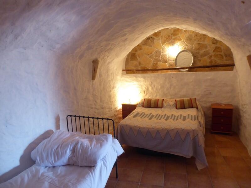 5 soveværelse Grottehus til salg