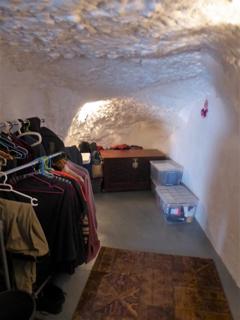 3 спальная комната Дом в пещере продается
