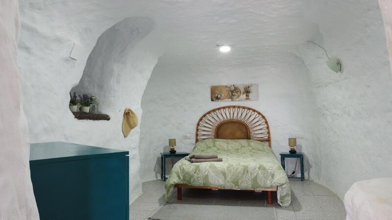 4 спальная комната Дом в пещере продается