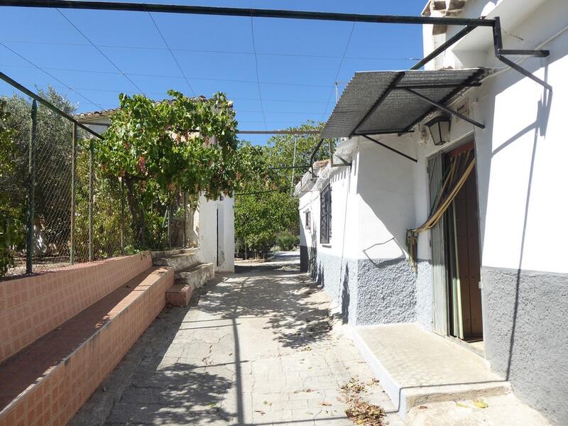 Landsted til salg i Baza, Granada