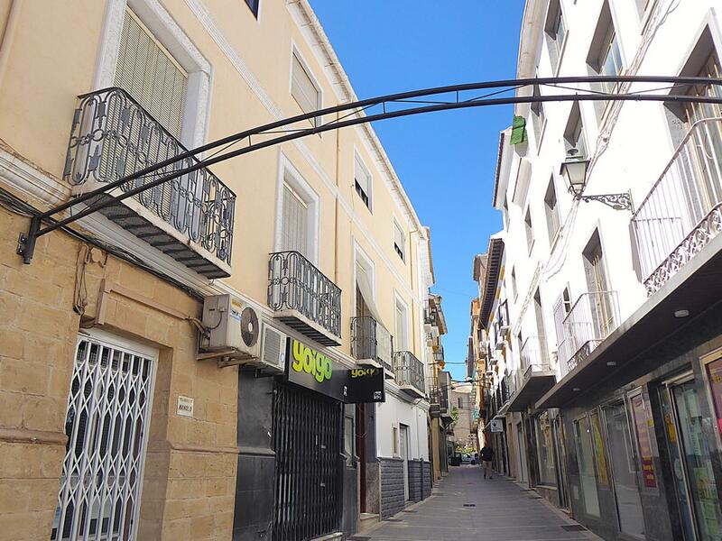 Landsted til salg i Baza, Granada