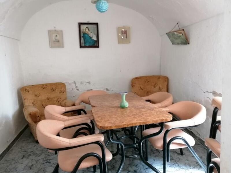 5 soverom Grottehuset til salgs