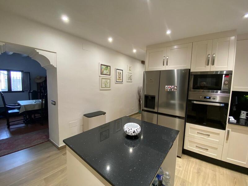 6 bedroom Country House for sale