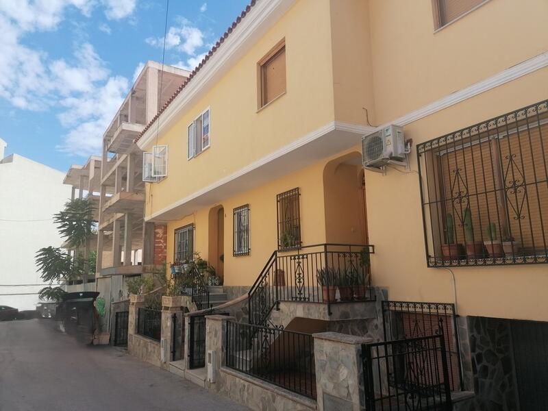 3 bedroom Country House for sale
